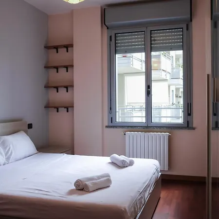 Urban Balcony Hideaway - 3 People Milánó